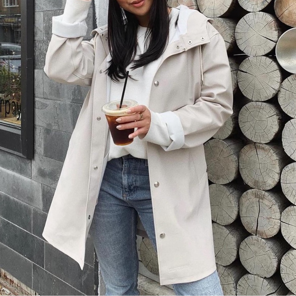 STUTTERHEIM MOSEBACK RAINCOAT LIGHT SAND RAIN JACKET S